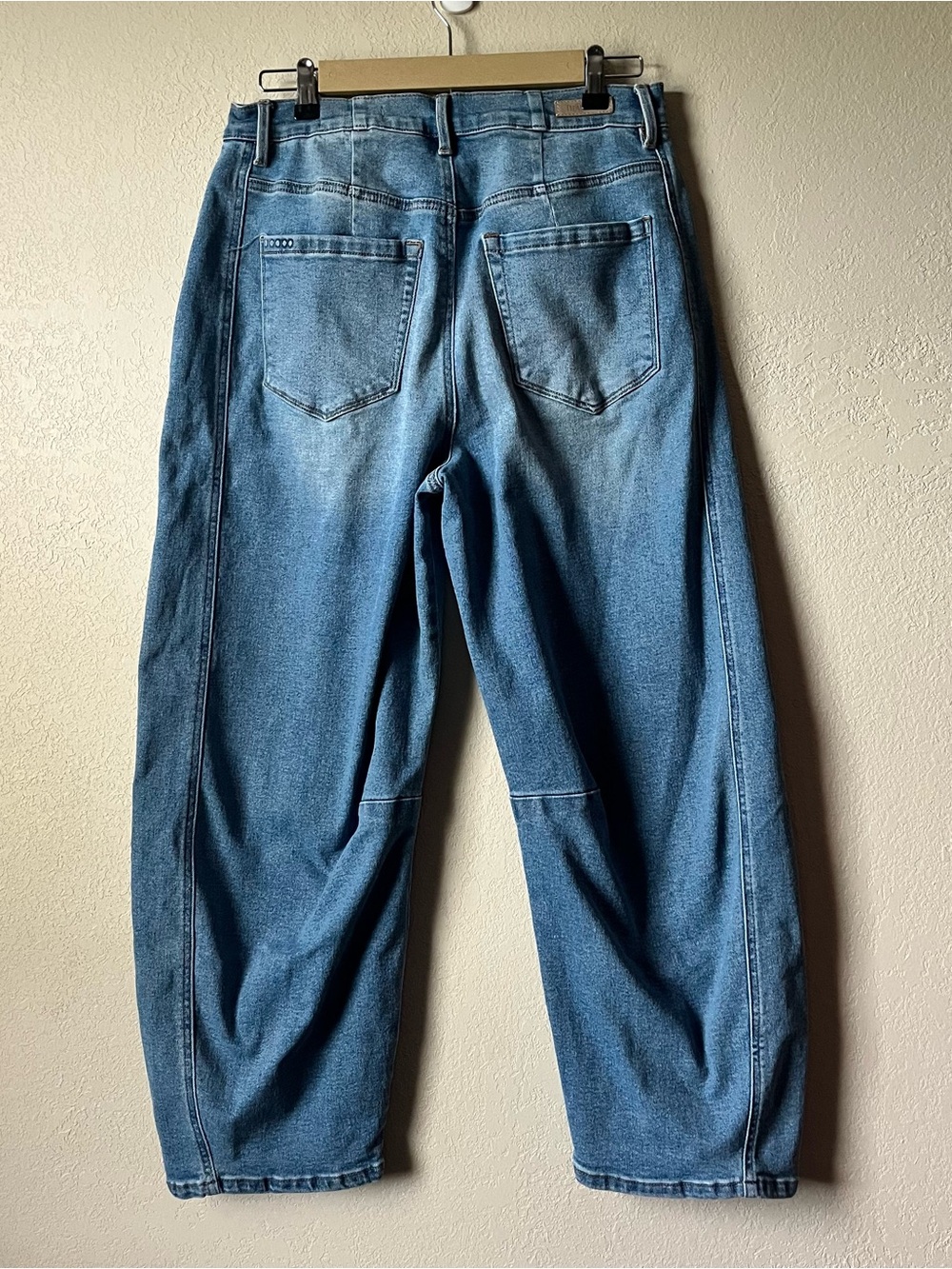 BLANKNYC Light Wash Barrel Jeans - Picture 5 of 7